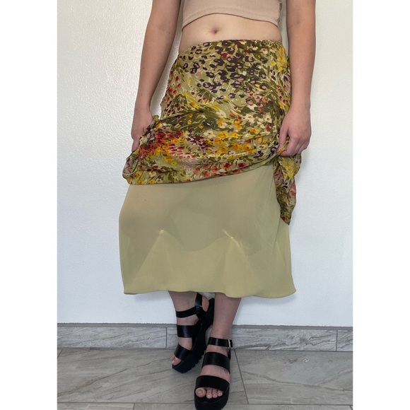 B Gold Studio | Vintage 90s Y2k Floral Whimsical Silk Midi Skirt - Picture 4 of 12